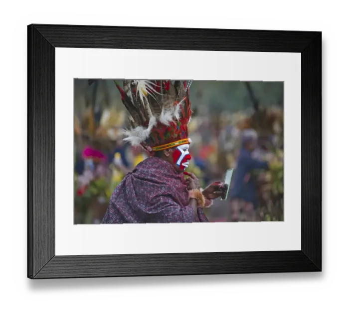 Framed Print : Sing-sing group from Hagen in Western Highlands performing at Hagen Show Papua New Guinea Framed Print : Sing-sing group from Hagen in Western Highlands performing at Hagen Show Papua New Guinea