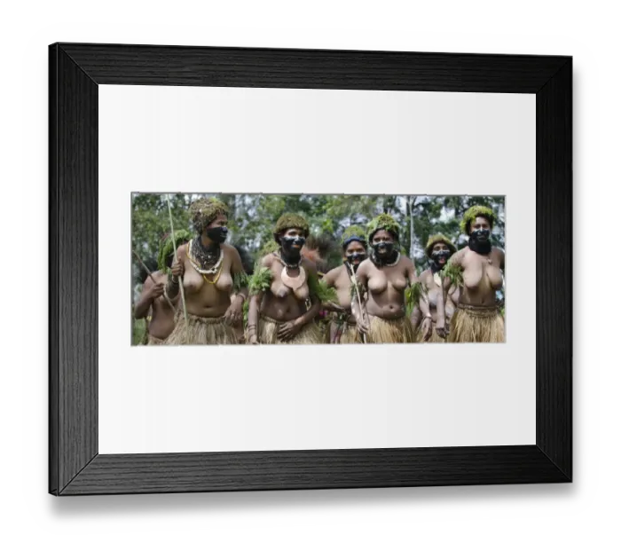 Framed Print : Highland women at Paiya Show (Sing-sing) in Western Highlands Papua New Guinea Framed Print : Highland women at Paiya Show (Sing-sing) in Western Highlands Papua New Guinea