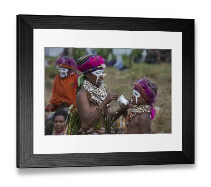 Framed Print : Sing-sing group from Hagen in Western Highlands performing at Hagen Show Papua New Guinea Framed Print : Sing-sing group from Hagen in Western Highlands performing at Hagen Show Papua New Guinea