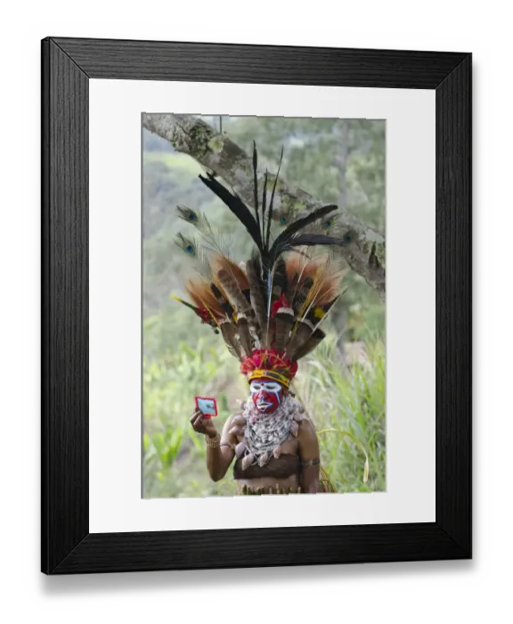 Framed Print : Jiawao Sing-sing group from Paiya in Western Highlands getting ready for Paiya Show Framed Print : Jiawao Sing-sing group from Paiya in Western Highlands getting ready for Paiya Show