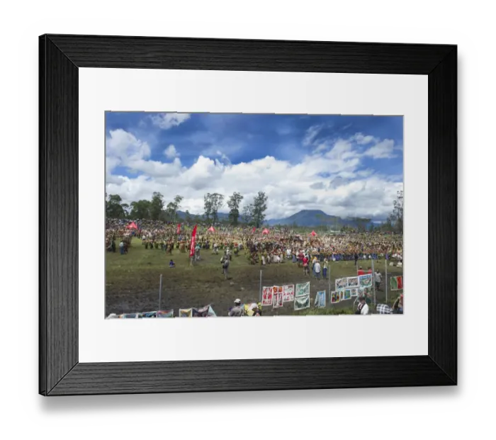 Framed Print : Mt Hagen Show - mass Sing-sing in Western Highlands Papua New Guinea Framed Print : Mt Hagen Show - mass Sing-sing in Western Highlands Papua New Guinea