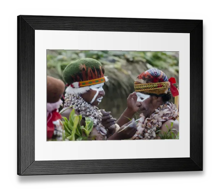Framed Print : Performers preparing for a Sing-sing at Paiya Show Western Highlands Papua New Guinea Framed Print : Performers preparing for a Sing-sing at Paiya Show Western Highlands Papua New Guinea