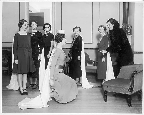 DEBS CURTSEYING 1934