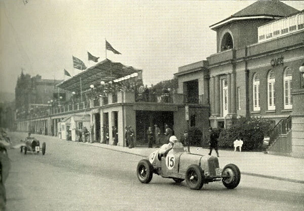 ERA leading a Bugatti during Mannin Moar Motor Race