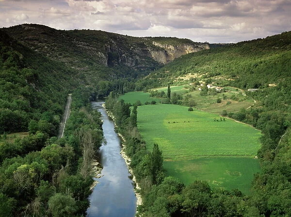 River Aveyron near St. Antonin, Midi Pyrenees, France, Europe
