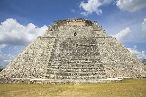 20088725. MEXICO Yucatan Uxmal Piramide del Adivino Pyramid of the Magician
