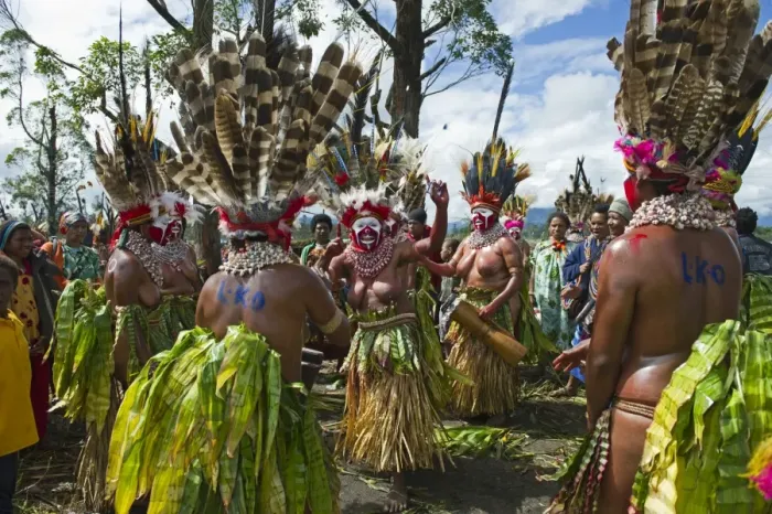 Framed Print : Cultural group from Mt Hagen dancing at a Sing-sing - Mt Hagen Show in Western Highlands Framed Print : Cultural group from Mt Hagen dancing at a Sing-sing - Mt Hagen Show in Western Highlands