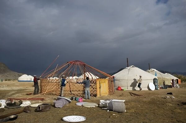 Erecting a Ger camp at Bayan-Ulgii in preparation for the eagle hunters festival