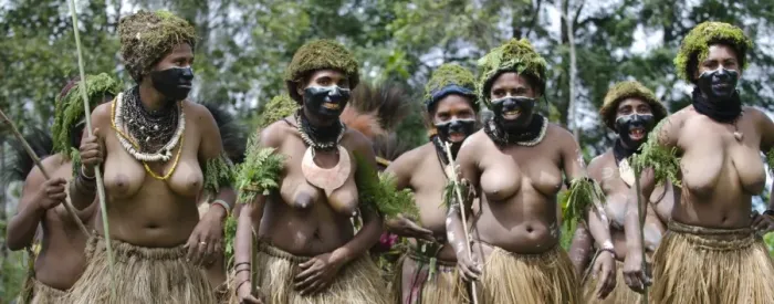 Framed Print : Highland women at Paiya Show (Sing-sing) in Western Highlands Papua New Guinea Framed Print : Highland women at Paiya Show (Sing-sing) in Western Highlands Papua New Guinea