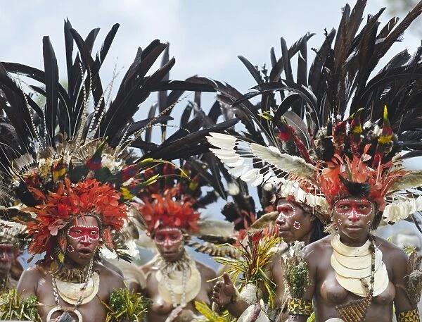 Sng-sing group from Western Highlands performing at Hagen Show Papua New Guinea Note