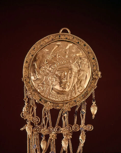 Pendant disc with a head of Athena, braided chains linked by rosettes