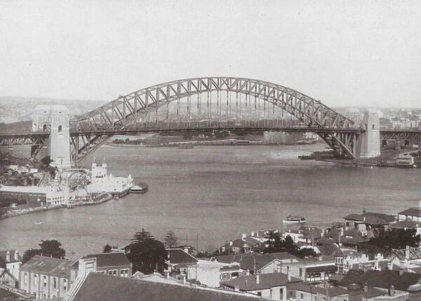 Sydney Harbour Bridge (b  /  w photo)