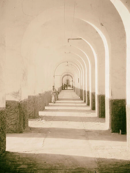 corridor figures 1932 Iraq