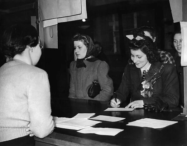 World War II Woman: Woman register for war work. April 1941 P010102