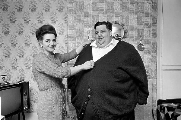 Worlds Fattest Man: Mrs. Gwen Matthewman fitting 38-stone Arthur Armitage with