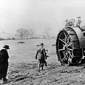 Soldiers with a Daimler-Foster tractor, WW1