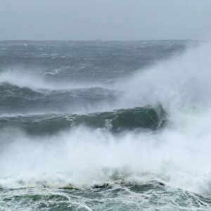 Atlantic Storm Waves breaking on rocky shore - Porthnahaven - Islay - Scotland - UK LA005453