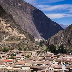 Ollantaytambo with Pinkullyuna Inca Storehouses in the mountains above, Sacred Valley of the Incas