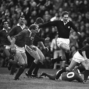 Scotlands Iwan Tukalo scores against Ireland - 1987 Five Nations