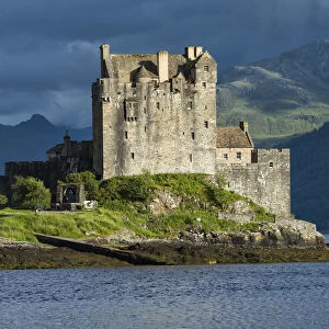 Europe, United Kingdom, Scotland, Dornie, Eilean Donan Castle, west