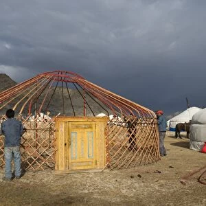 Erecting a Ger camp at Bayan-Ulgii in preparation for the eagle hunters festival
