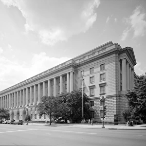 D. C. : IRS BUILDING. The Internal Revenue Service Headquarters Building in Washington, D