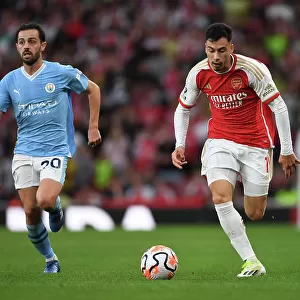 Arsenal's Martinelli Outmaneuvers Manchester City's Bernardo Silva in Premier League Showdown (2023-24)
