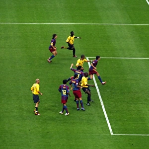 Sol Campbell heads Arsenals goal past Victor Valdes (Barcelona)