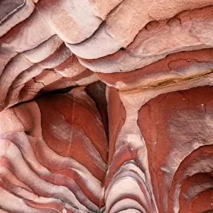 Geological layers, grave, Petra, Jordan