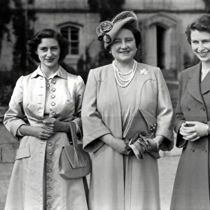 Queen Elizabeth, The Queen Mother (centre) with her daughters, Princess Elizabeth