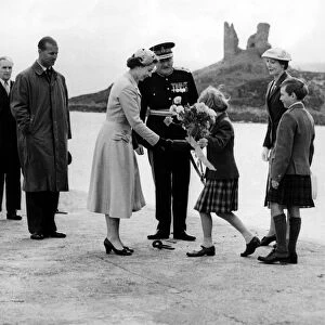 Royals tour of the Western Isles - HM The Queen Elizabeth II speaks to Lady Macdonald