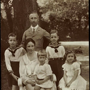 Ak Prince Oskar of Prussia with wife and children (b / w photo)