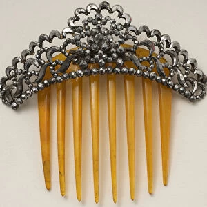Hair comb with hinged headpiece (synthetic horn, steel and white steel beads)