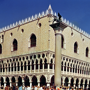 Palazzo Ducale, begun c. 1340 (photo)
