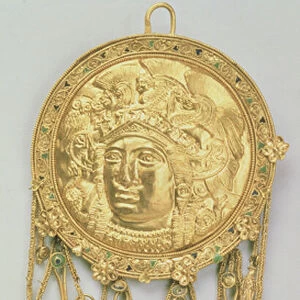 Pendant with the head of Athena Parthenos (gold and enamel)