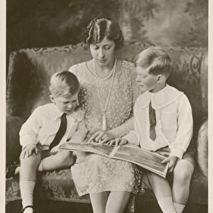 Princess Mary, Viscountess Lascelles, with her two children, George and Gerald (b / w photo)