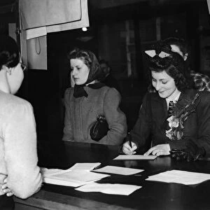 World War II Woman: Woman register for war work. April 1941 P010102