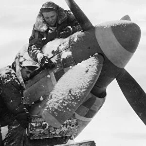 WW2 Bleak weather conditions do little to deter aircraft engineers from pursuing their