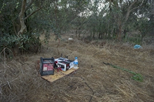 Car radio sound system used to play birdsong in orchard to attract migrant songbirds Car radio sound system used to play birdsong in orchard to attract migrant songbirds
