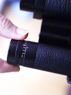 dioptre adjustment on binoculars