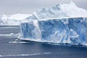 Images Dated 9th November 2005: Icebergs Weddell Sea near Snow Hill Island Antarctica
