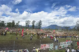 Pacific Prints: Mt Hagen Show - mass Sing-sing in Western Highlands Papua New Guinea