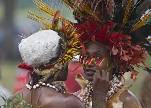 Pacific Prints: Preparing for the Hagen show - performer from Western Highlands Papua New Guinea