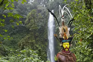 People Prints: Timan Thumbu Huli Wigman from Tari Southern Highlands Papua New Guinea. Feathers