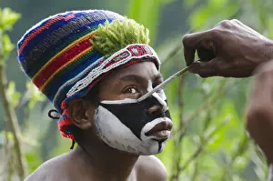 Pacific Prints: Western Highlanders preparing for a Sing-sing at the Paiya Show in the Western Highlands